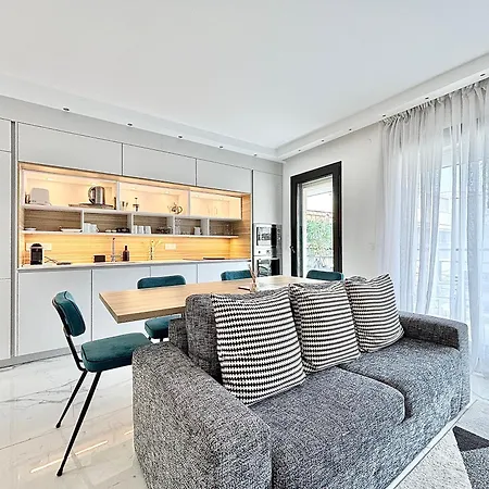 2 Bedrooms - 2 Bathrooms - Vc8 شقة *